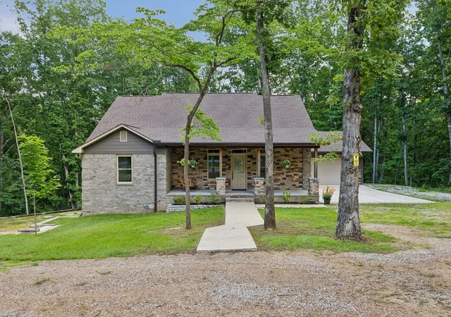 2nd image of 211 Woodmere Dr, Hohenwald, TN 38462 | MLS# 2620052