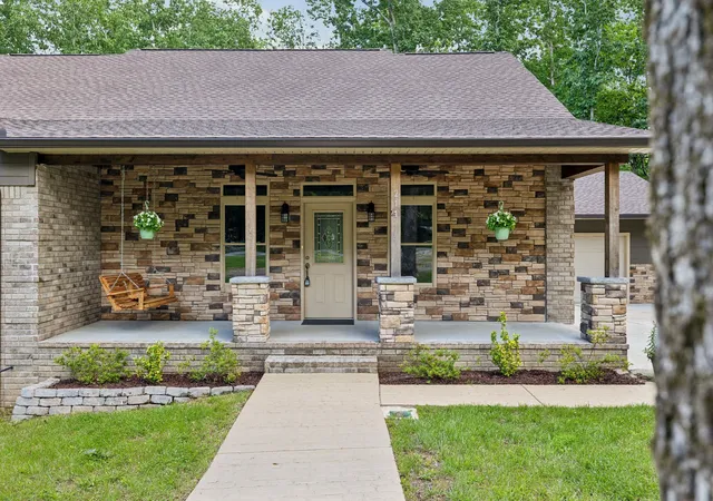3rd image of 211 Woodmere Dr, Hohenwald, TN 38462 | MLS# 2620052
