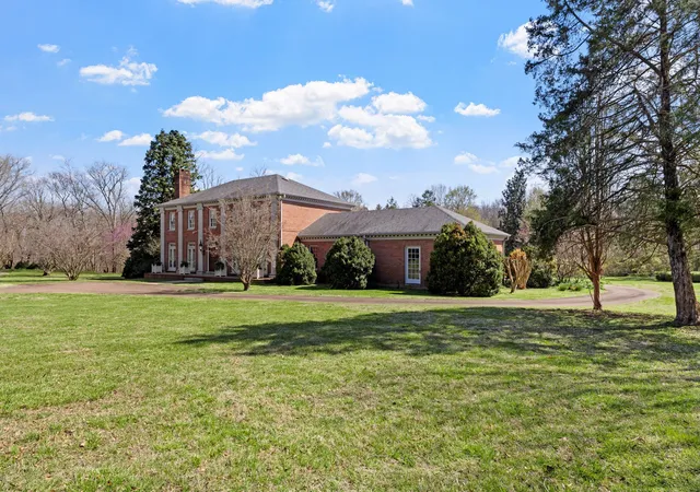 5th image of 1099 E Gaines St, Lawrenceburg, TN 38464 | MLS# 2635764