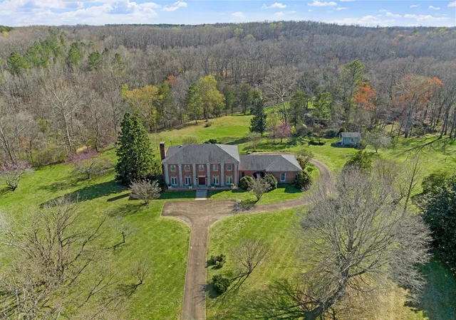 1st image of 1099 E Gaines St, Lawrenceburg, TN 38464 | MLS# 2635764