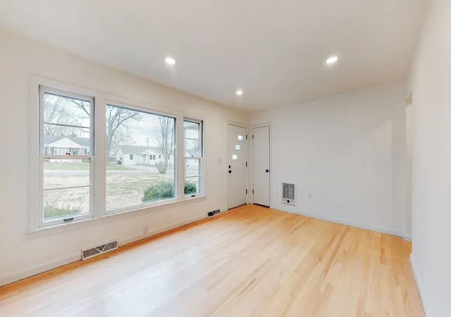 Photo 3 of Single family home for sale at 1906 Wedgewood Dr, Columbia, TN 38401 | MLS# 3545702 | Listing updated on 2026-10-29