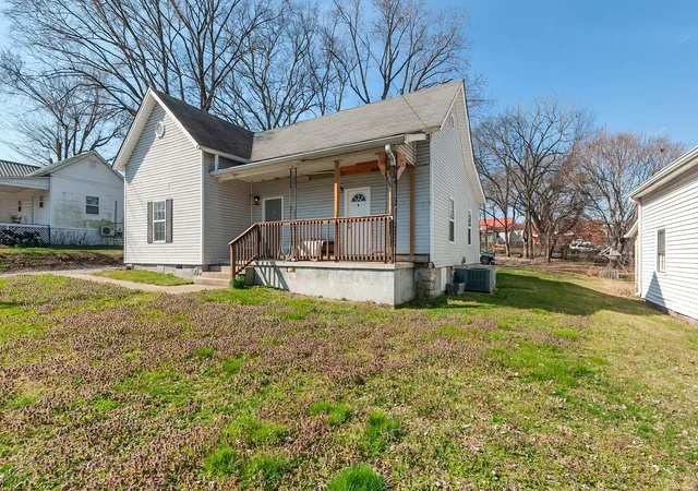 Photo 2 of Single family home for sale at 1510 S Main Street, Columbia, TN 38401 | MLS# 2662716 | Listing updated on 2026-01-19