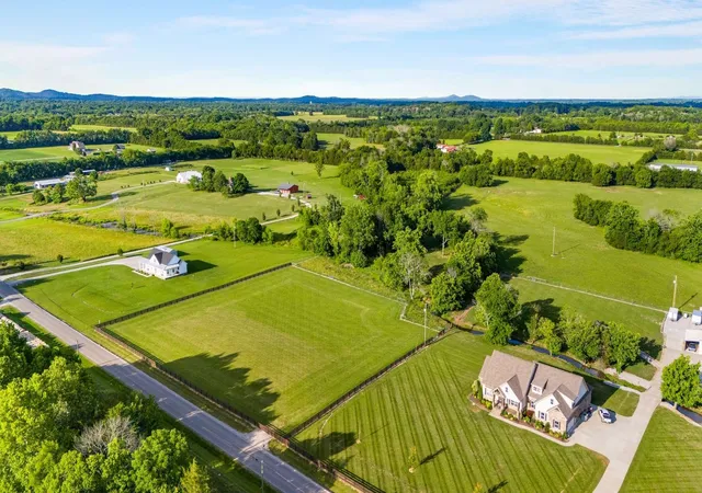 3rd image of 5 Smiley Rd, Chapel Hill, TN 37034 | MLS# 2693238