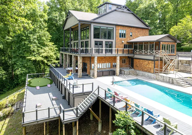 Photo 2 of Mansion for sale at 1657 Boswell Rd, Winchester, TN 37398 | MLS# 2746411 | Listing updated on 2025-12-06