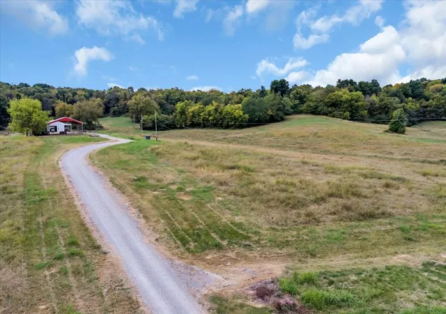 Photo 3 of Single family home for sale at 1527 Old Belfast Rd, Lewisburg, TN 37091 | MLS# 3618884 | Listing updated on 2026-10-10