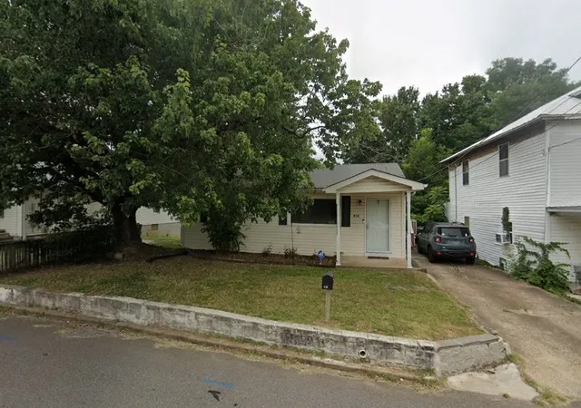 1st image of 418 W Blythe St W, Paris, TN 38242 | MLS# 3312423