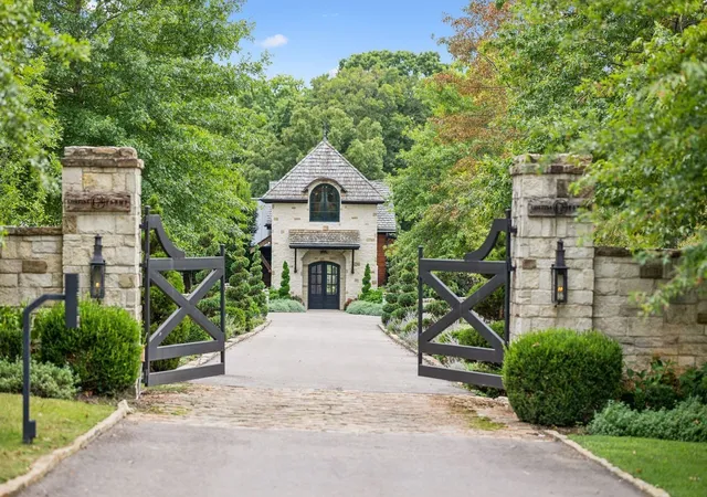 Photo 1 of Single family home for sale at 5715 Greenbrier Rd, Franklin, TN 37064 | MLS# 2824202 | Listing updated on 2026-09-22
