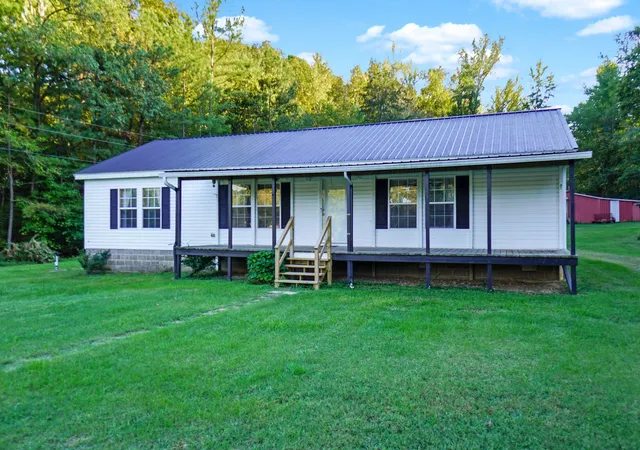 Homes for sale in Dover, TN | 1557 Donelson Parkway, Dover, TN 37058 | MLS# 2747527