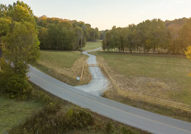 Photo 3 of House for sale at 3899 Boston Theta Rd, Thompson's Station, TN 37179 | MLS# 2756073 | Listing updated on 2025-10-28
