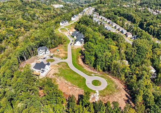 Photo 3 of Sale Pending at 820 Summit Oaks Ct, Nashville, TN 37221 | MLS# 2885788 | Listing updated on 2025-12-08