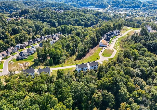 Photo 4 of Sale Pending at 820 Summit Oaks Ct, Nashville, TN 37221 | MLS# 2885788 | Listing updated on 2025-12-08