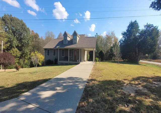 Photo 1 of Single family home for sale at 104 Oak Crest Dr, Tennessee Ridge, TN 37178 | MLS# 2755946 | Listing updated on 2025-06-03