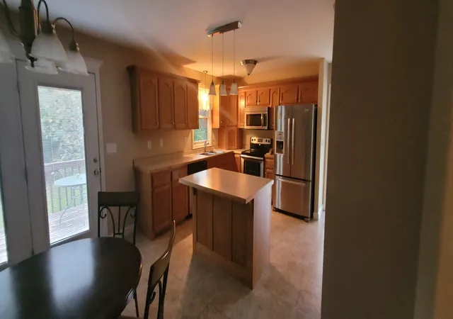 Photo 2 of Single family home for sale at 104 Oak Crest Dr, Tennessee Ridge, TN 37178 | MLS# 2755946 | Listing updated on 2025-06-03