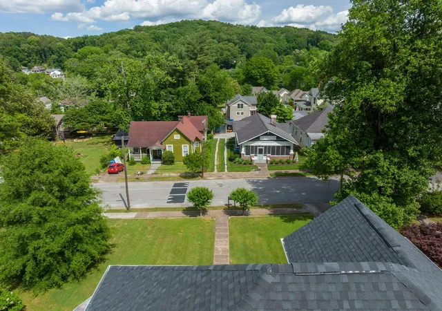 Listing Photo 2 - Condo for sale in building located at 4411 Alabama Ave, Chattanooga, TN 37409