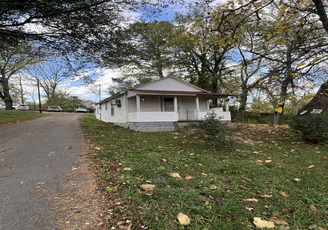2nd image of 1202 Parker St, Columbia, TN 38401 | MLS# 2762535