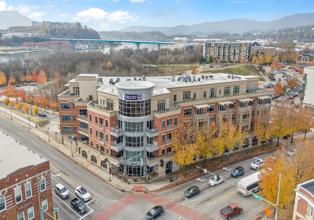 Photo 1 of Single family home for sale at 4 Cherokee Boulevard #409, Chattanooga, TN 37405 | MLS# 2915885 | Listing updated on 2025-11-24