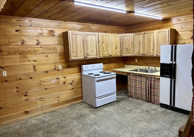 Photo 3 of Sale Pending at 519 Turnpike Rd, Lawrenceburg, TN 38464 | MLS# 3513141 | Listing updated on 2026-10-09