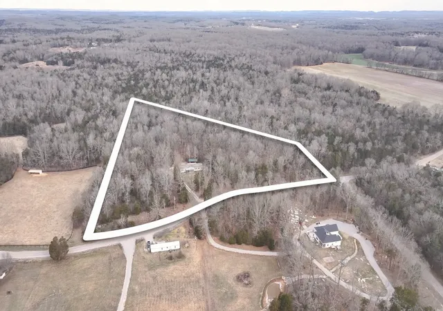 Photo 2 of Manufactured home for sale at 3617 Tom Littlejohn Rd, Columbia, TN 38401 | MLS# 2996021 | Listing updated on 2025-10-18
