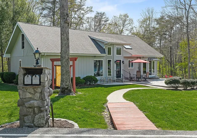Photo 3 of Sale Pending at 304 Saint George Dr, Crossville, TN 38558 | MLS# 2779915 | Listing updated on 2026-01-26