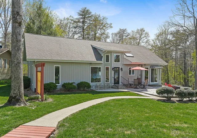 Photo 1 of Sale Pending at 304 Saint George Dr, Crossville, TN 38558 | MLS# 2779915 | Listing updated on 2026-01-26