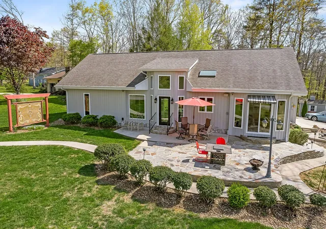 Photo 3 of Sale Pending at 304 Saint George Dr, Crossville, TN 38558 | MLS# 2779915 | Listing updated on 2026-01-26