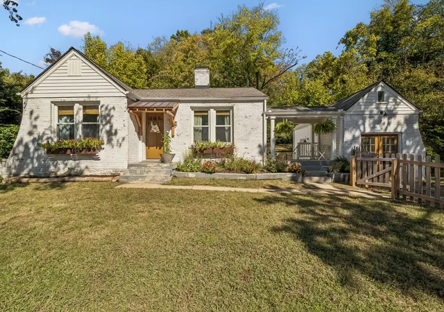 Photo 1 of Single family home for sale at 909 Burchwood Ave, Nashville, TN 37216 | MLS# 3626640 | Listing updated on 2026-10-27