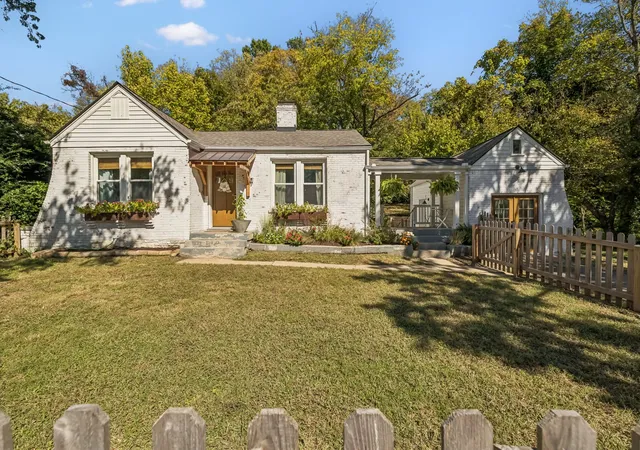 Photo 1 of Single family home for sale at 909 Burchwood Ave, Nashville, TN 37216 | MLS# 3626640 | Listing updated on 2026-10-27