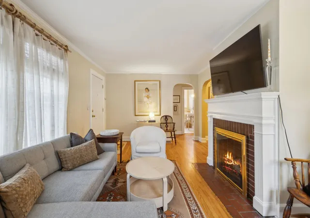 Photo 4 of Single family home for sale at 909 Burchwood Ave, Nashville, TN 37216 | MLS# 3626640 | Listing updated on 2026-10-27