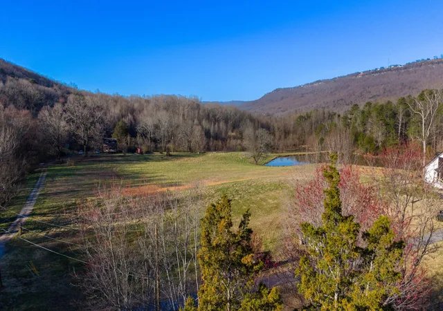 Photo 4 of Sale Pending at 4975 Browntown Road, Chattanooga, TN 37415 | MLS# 2930035 | Listing updated on 2026-08-13