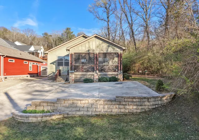 Photo 1 of Single family home for sale at 524 Ladd Avenue, Chattanooga, TN 37405 | MLS# 2804770 | Listing updated on 2025-08-11