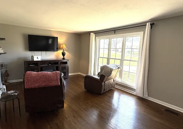Photo 4 of Sale Pending at 287 Melinda Dr, Clarksville, TN 37042 | MLS# 2805797 | Listing updated on 2025-03-24