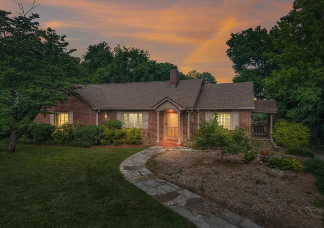 Photo 1 of Single family home for sale at 2920 Ozark Road, Chattanooga, TN 37415 | MLS# 2821514 | Listing updated on 2025-09-17