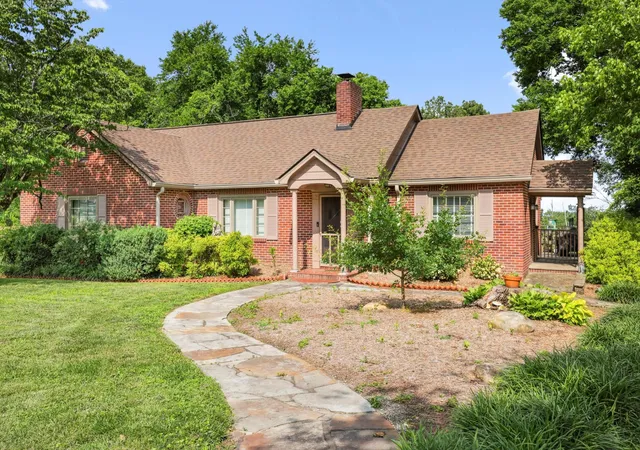 Photo 2 of Single family home for sale at 2920 Ozark Road, Chattanooga, TN 37415 | MLS# 2821514 | Listing updated on 2025-09-17
