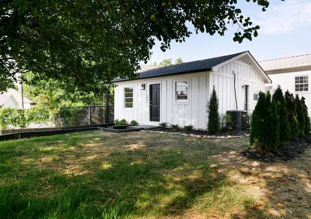 Photo 2 of Single family home for sale at 209 W 13Th St, Columbia, TN 38401 | MLS# 2814378 | Listing updated on 2025-08-16