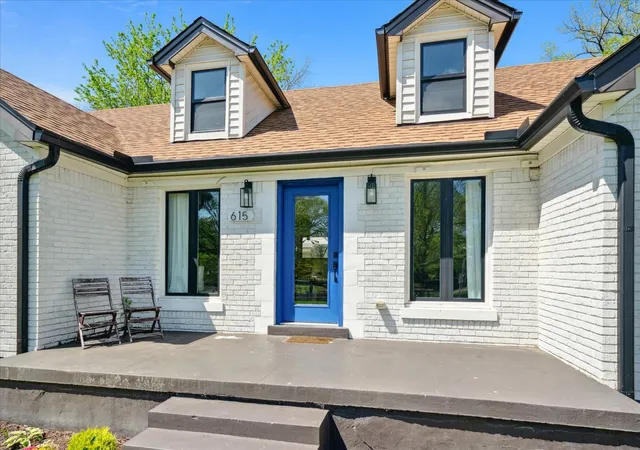Photo 2 of Single family home for sale at 615 E Parkway S, Memphis, TN 38104 | MLS# 2815422 | Listing updated on 2025-12-27
