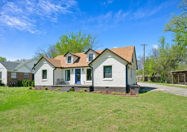 Photo 1 of Single family home for sale at 615 E Parkway S, Memphis, TN 38104 | MLS# 2815422 | Listing updated on 2025-12-27