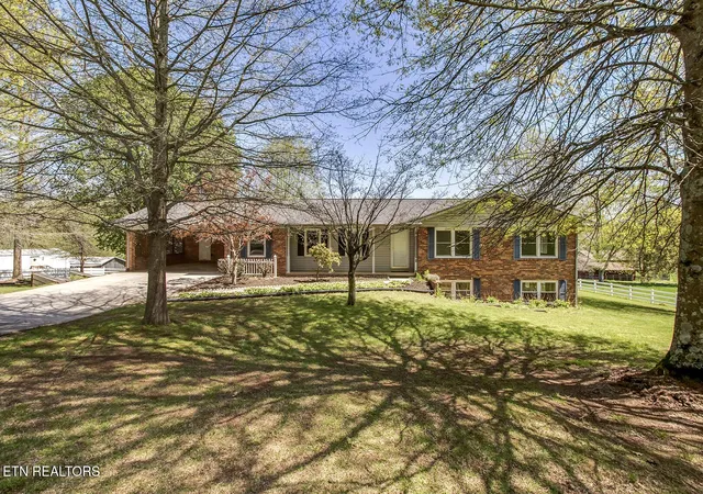 Homes for sale in Oliver Springs, TN | 823 Old Harriman Hwy, Oliver Springs, TN 37840 | MLS# 3017055