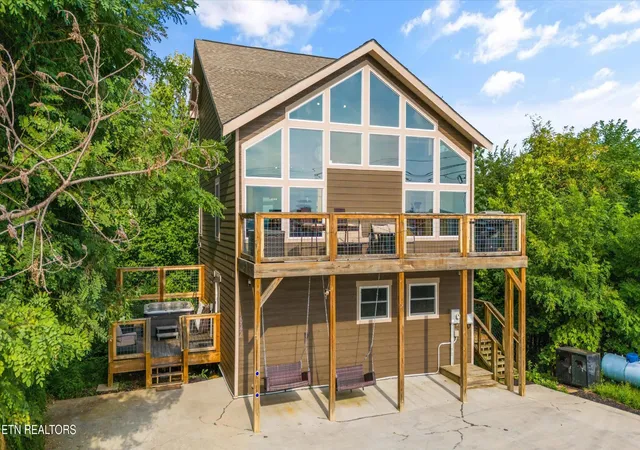 Photo 2 of Single family home for sale at 622 Wiley Oakley Dr, Gatlinburg, TN 37738 | MLS# 3255264 | Listing updated on 2026-08-07