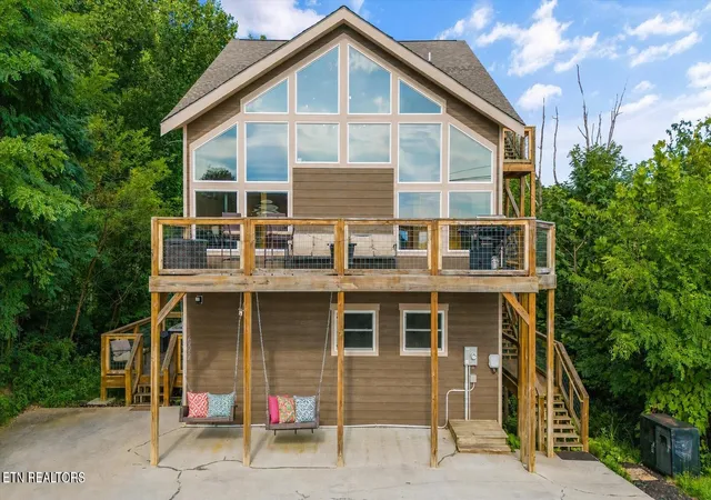 Photo 1 of Single family home for sale at 622 Wiley Oakley Dr, Gatlinburg, TN 37738 | MLS# 3255264 | Listing updated on 2026-08-07