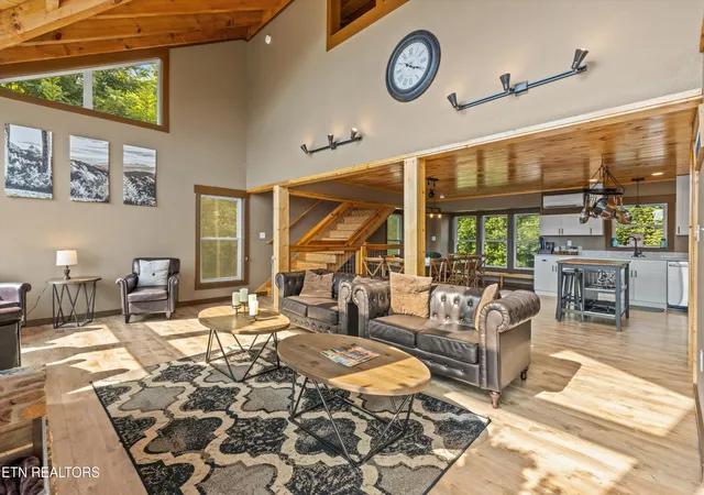 Photo 3 of Single family home for sale at 622 Wiley Oakley Dr, Gatlinburg, TN 37738 | MLS# 3255264 | Listing updated on 2026-08-07