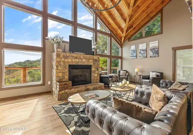 Photo 4 of Single family home for sale at 622 Wiley Oakley Dr, Gatlinburg, TN 37738 | MLS# 3255264 | Listing updated on 2026-08-07