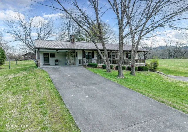 2nd image of 311 E Chestnut Hill Rd, Townsend, TN 37882 | MLS# 2914385