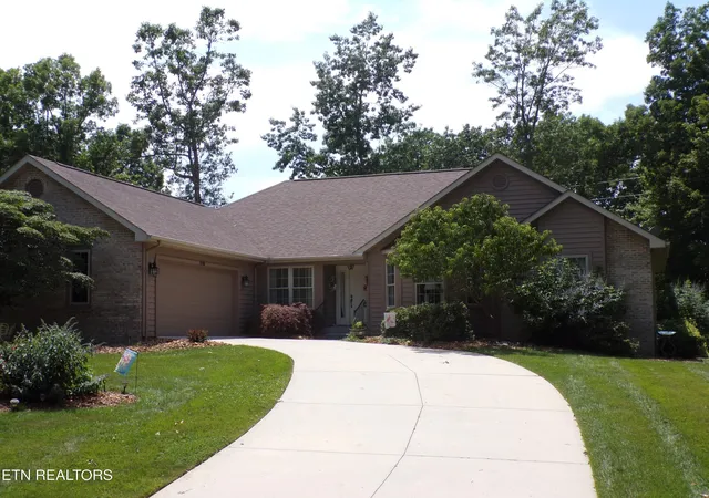 Homes for sale in Crossville, TN | 116 Huntington Dr, Crossville, TN 38558 | MLS# 2967622
