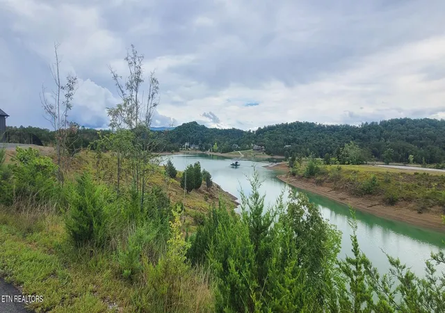 2nd image of 30 Emerald Isle Blvd, Dandridge, TN 37725 | MLS# 3163420