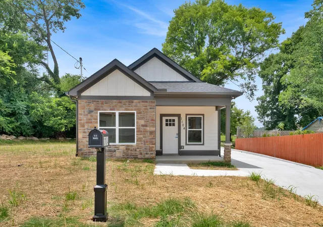 Photo 1 of Single family home for sale at 1104 Bridge Street, Columbia, TN 38401 | MLS# 2936579 | Listing updated on 2026-01-03
