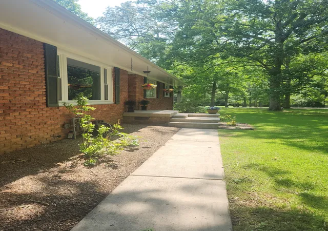 2nd image of 215 White Oak Dr, Manchester, TN 37355 | MLS# 2825157