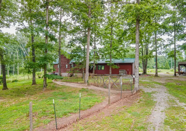 2nd image of 142 Kimberly Rd, Hohenwald, TN 38462 | MLS# 2885434