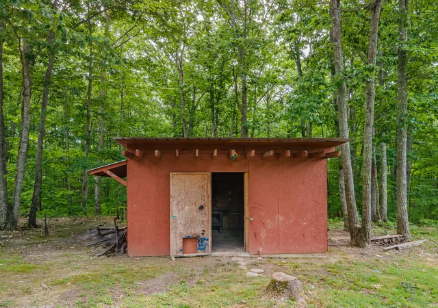 21st image of 142 Kimberly Rd, Hohenwald, TN 38462 | MLS# 2885434