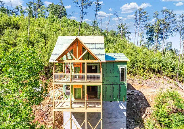 2nd image of 928 Ski Mountain Rd, Gatlinburg, TN 37738 | MLS# 2889972
