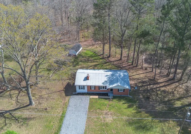 Photo 3 of Single family home for sale at 2540 Grays Bend Rd, Centerville, TN 37033 | MLS# 2944120 | Listing updated on 2026-09-29